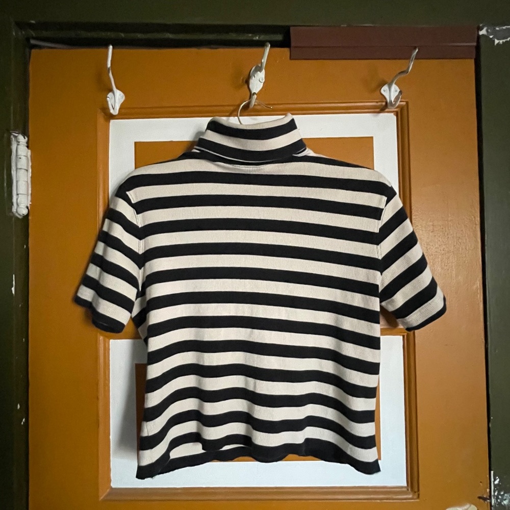 Black & cream short sleeve turtleneck